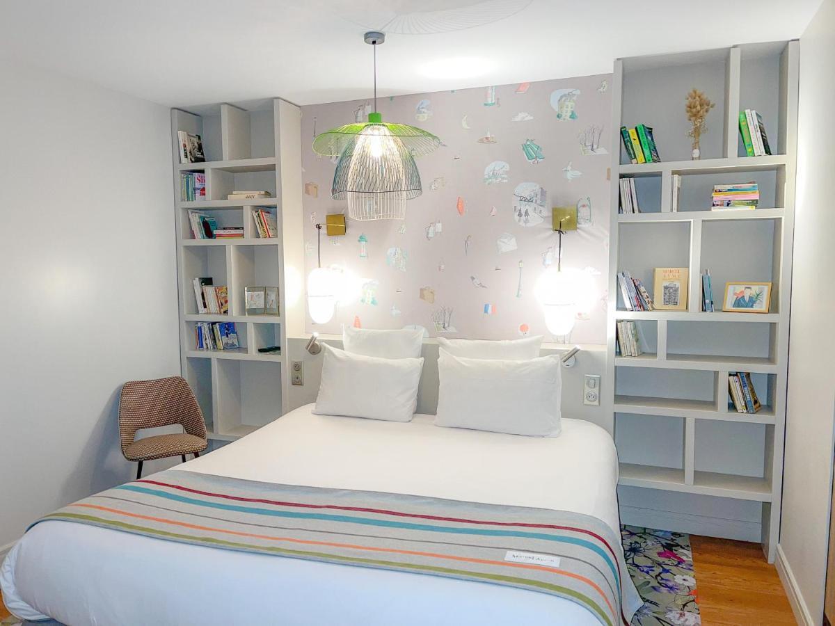 Apartment King Bed Kitchen,1680576890:JPEG